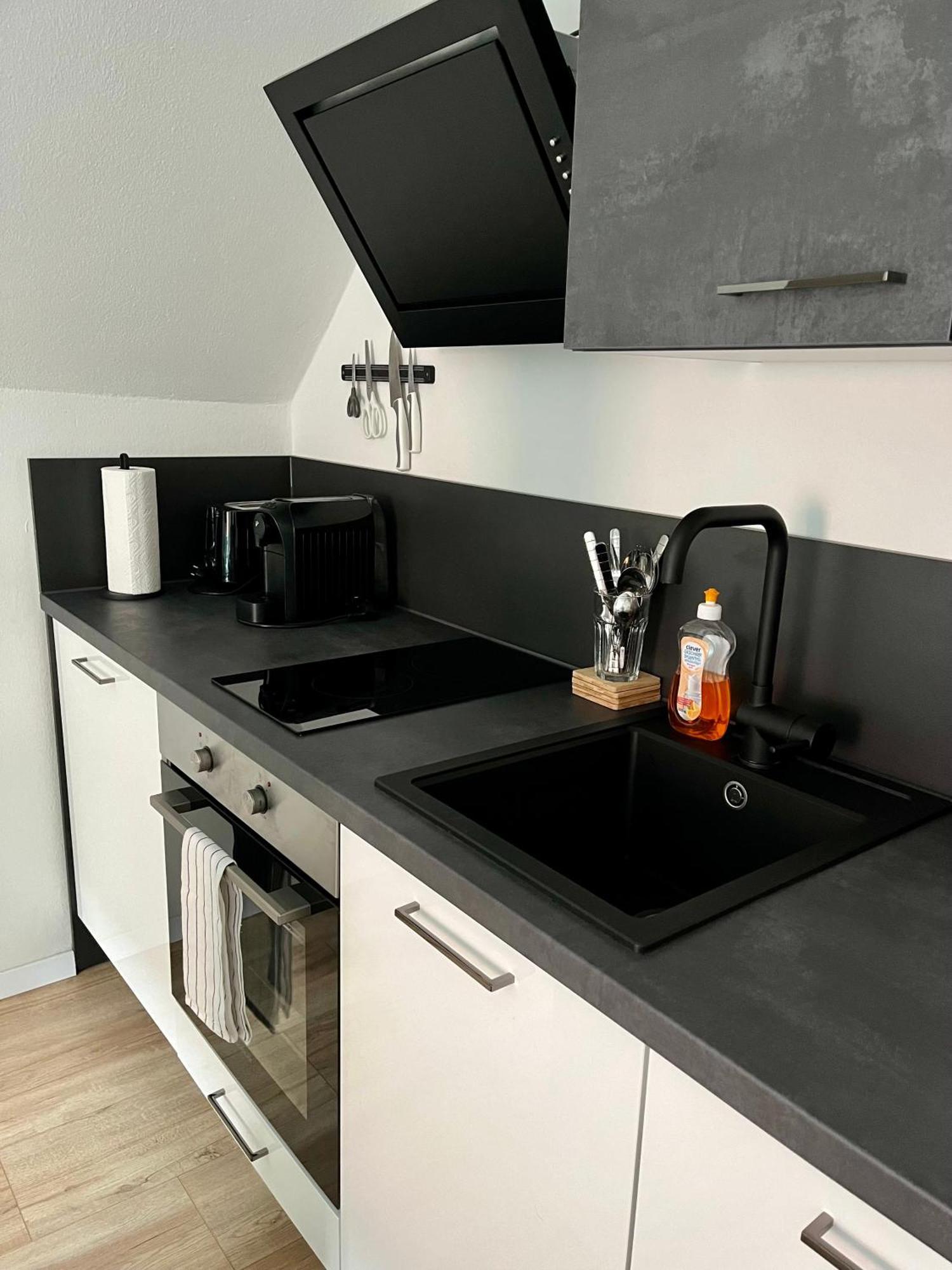 Flores City Center Studio - Easy Self-Check-In Graz Bagian luar foto