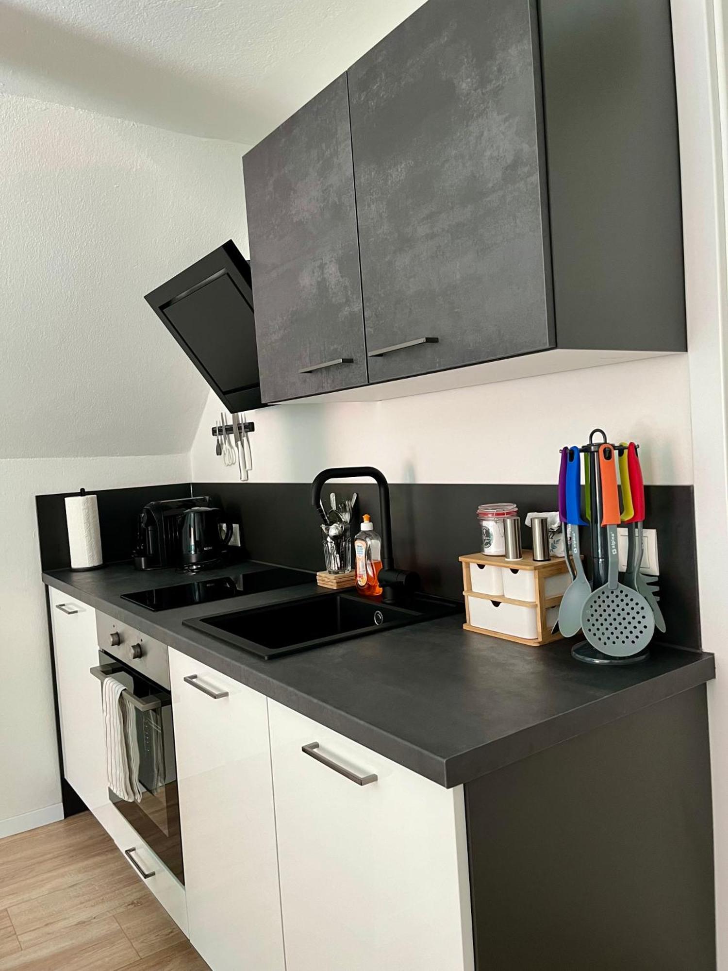 Flores City Center Studio - Easy Self-Check-In Graz Bagian luar foto