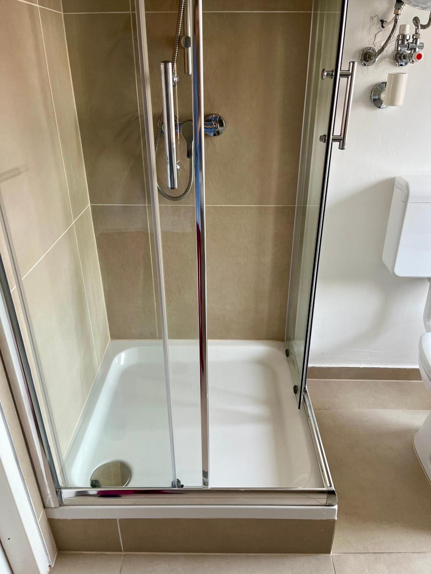 Flores City Center Studio - Easy Self-Check-In Graz Bagian luar foto