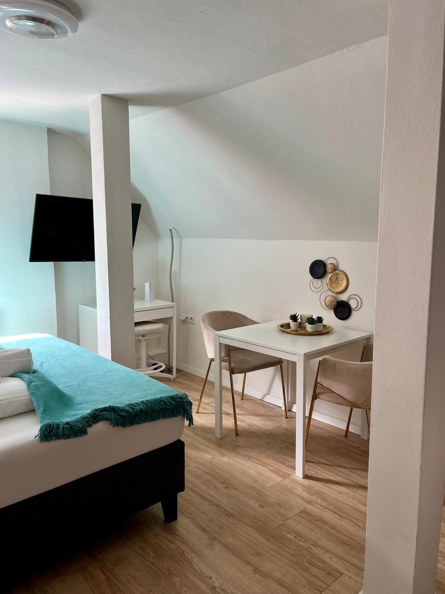 Flores City Center Studio - Easy Self-Check-In Graz Bagian luar foto