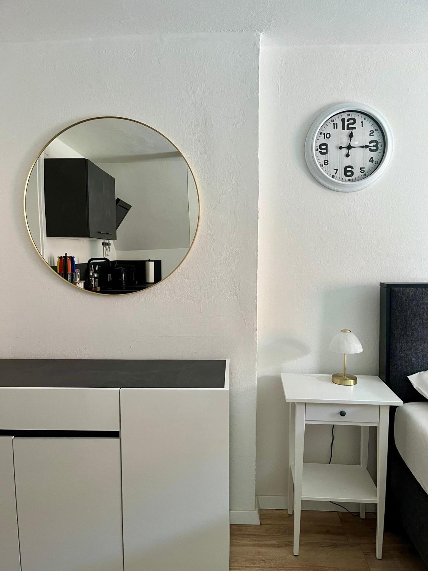 Flores City Center Studio - Easy Self-Check-In Graz Bagian luar foto